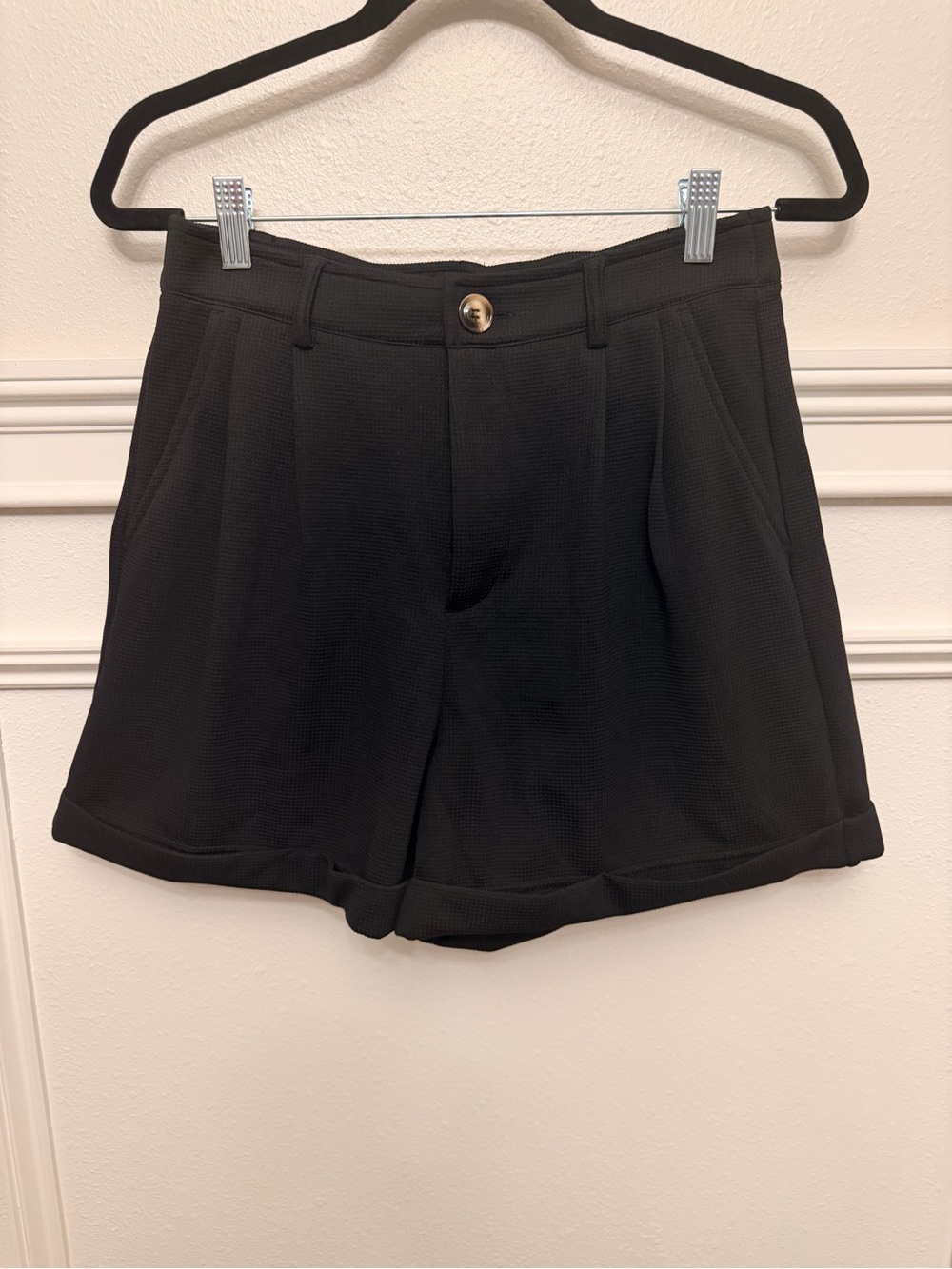 HALARA Black Cuffed Tailored Bermuda Shorts
